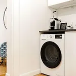 Tivoli 1- Lovely 2-bdr Near Tivoli Апартаменты Копенгаген