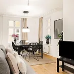 Tivoli 1- Lovely 2-bdr Near Tivoli Апартаменты