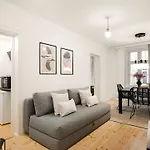 Tivoli 1- Lovely 2-bdr Near Tivoli Апартаменты Копенгаген