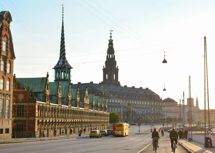 Tivoli 1- Lovely 2-bdr Near Tivoli Apartment Copenhagen