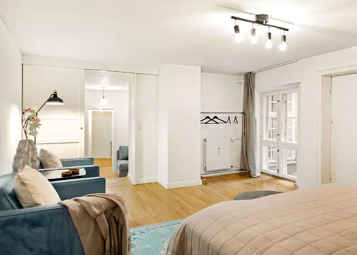 Tivoli 1- Lovely 2-bdr Near Tivoli Apartment Copenhagen